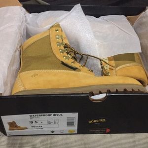 (SOLD)Wolverine Gold Insulated 8” Goretex work